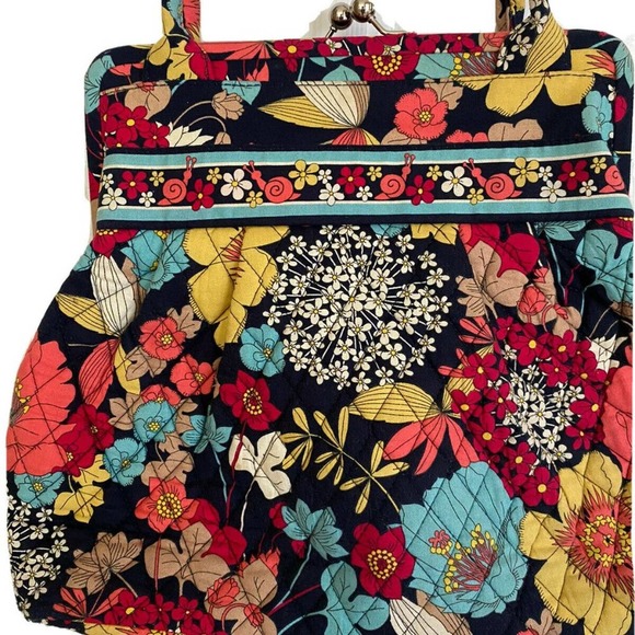 Vera Bradley Happy Snails Kiss Closure Shoulder Bag Purse, Great Condition RETIR - Picture 2 of 4